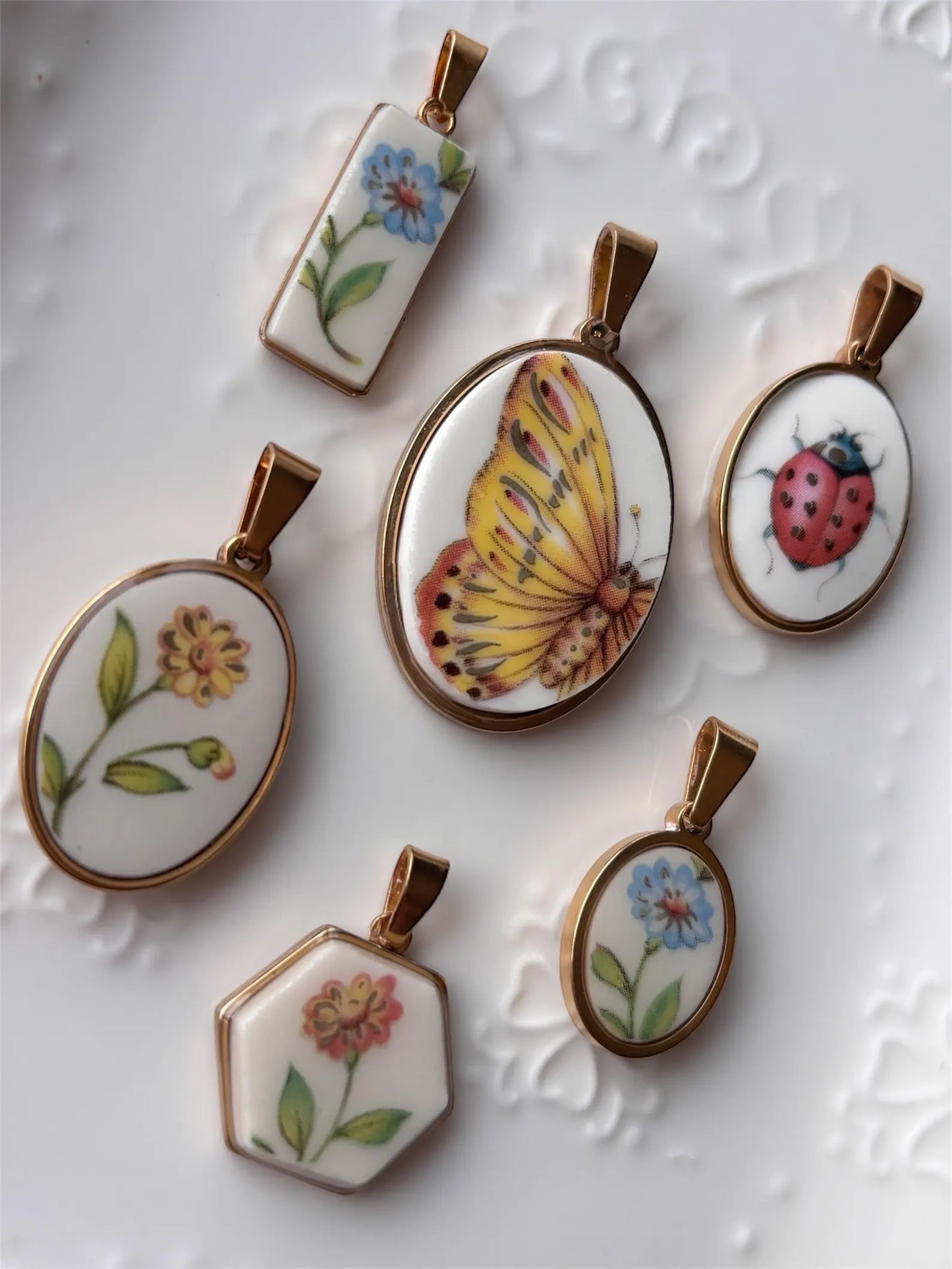Blue Daisy | Broken China Necklace
