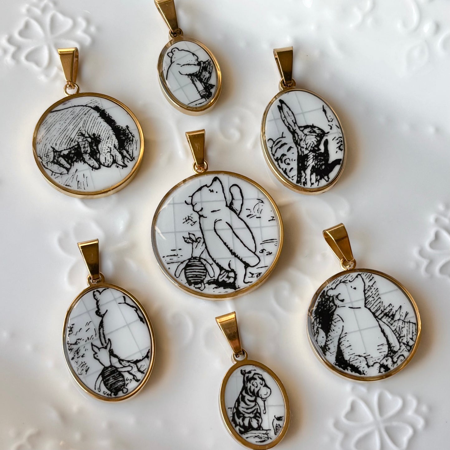Piglet Sketchbook Porcelain Necklace – Gold