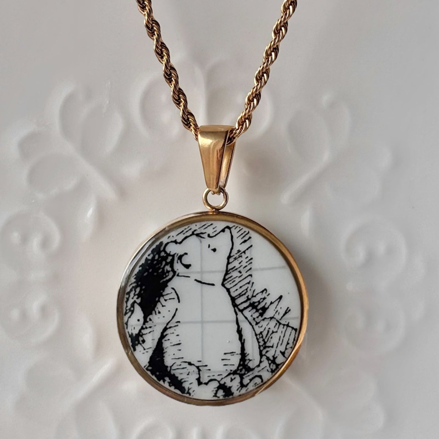 Pooh Sketchbook Porcelain Necklace – Gold
