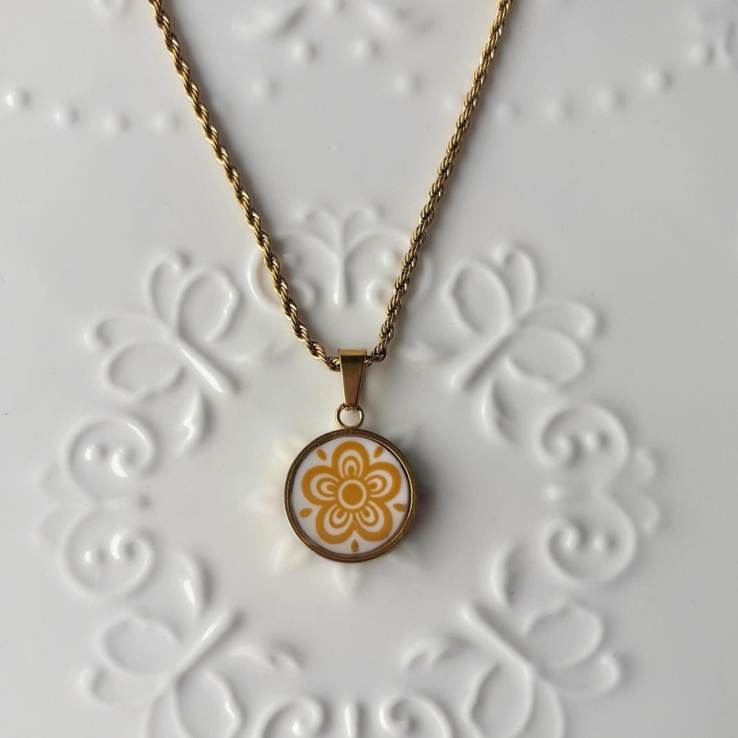 Daisy Gold Necklace